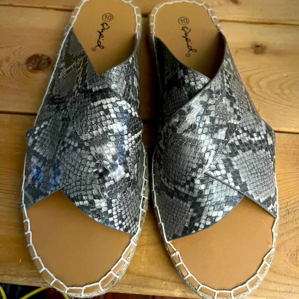 Qupid brand snake print sandals 
TAUPE/BLACK SNAKE size 10